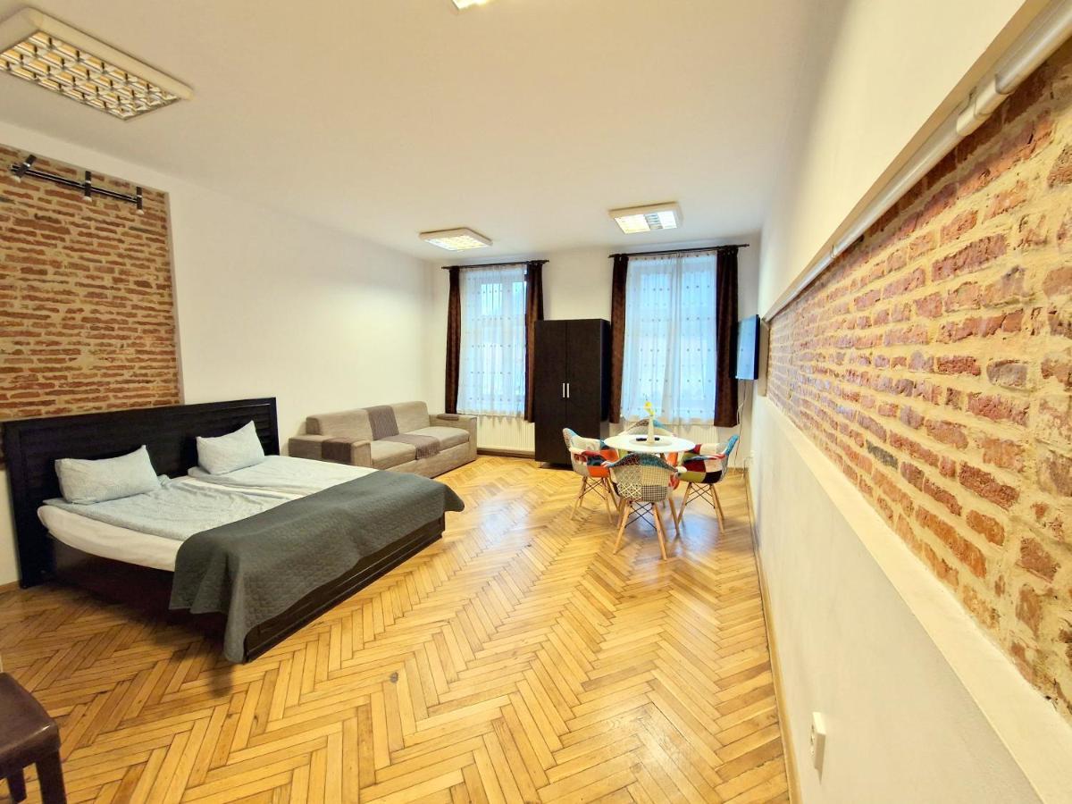 Key In Main Square Apartment *